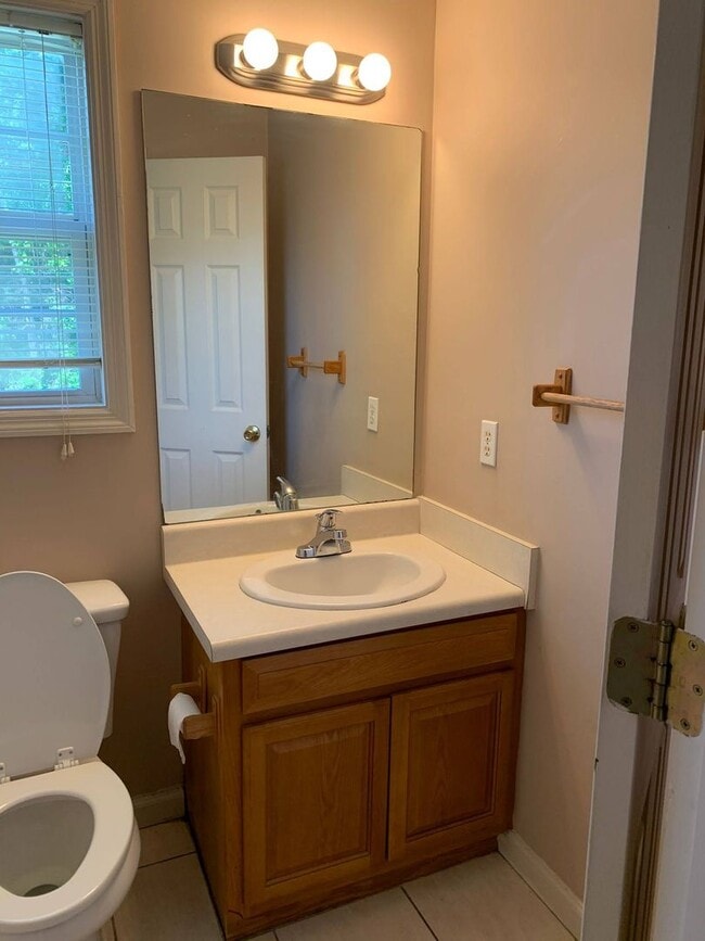 Building Photo - Charming 3BR/2.5BA Two-Story Home with Fenced Backyard