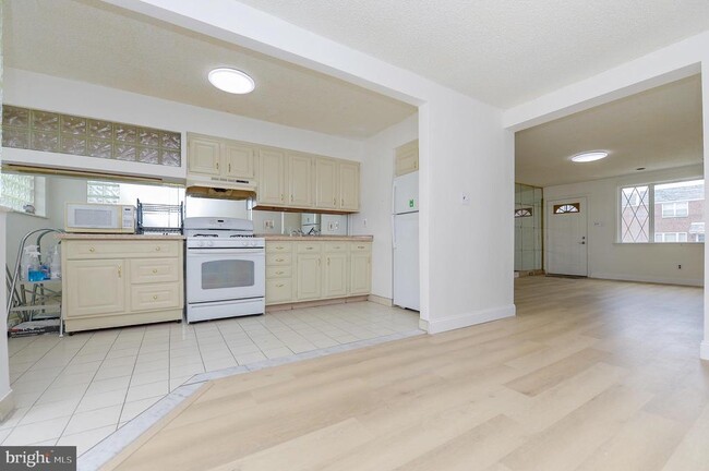 Building Photo - 2019 S Etting St