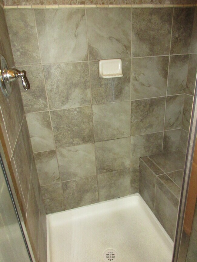 Building Photo - 469 Rolkin Rd