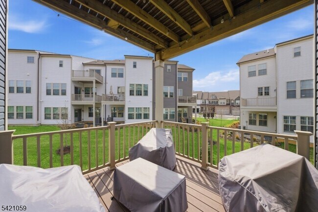 Building Photo - 12 Marigold Ct
