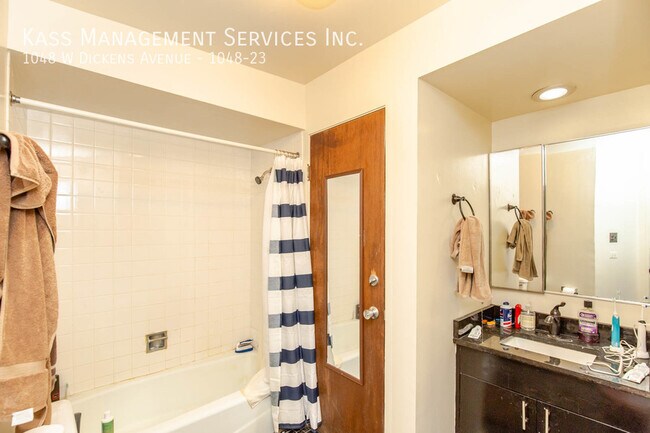 Building Photo - 1048 W Dickens Ave