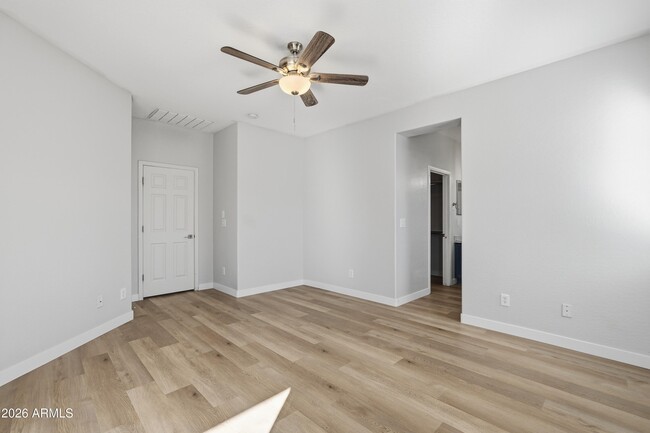 Building Photo - 1711 W Twain Ct