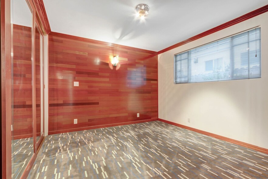 Building Photo - 807 5th St