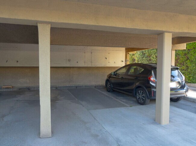 Building Photo - 465 S Los Robles Ave