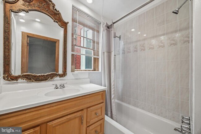 Building Photo - 1205 4th St NW
