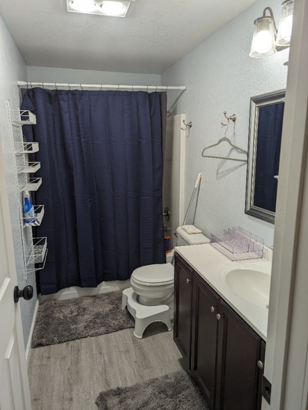 Building Photo - 123 Roseburg