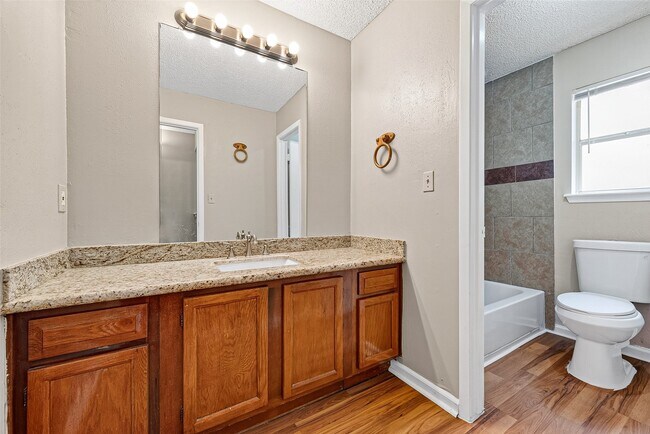 Building Photo - 13847 Cherry Hollow Ln