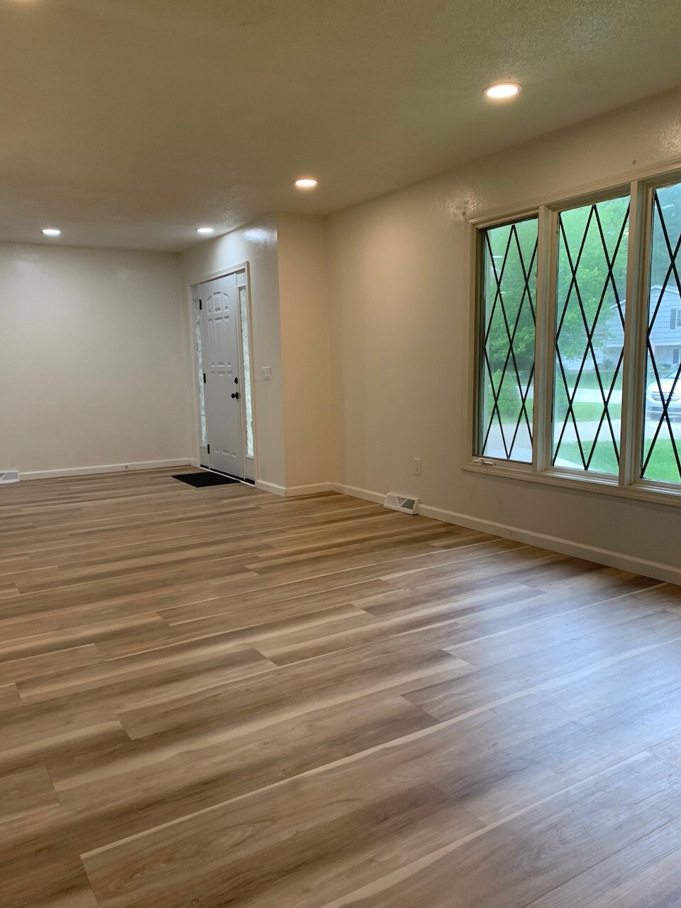 Building Photo - 5141 Inland Dr