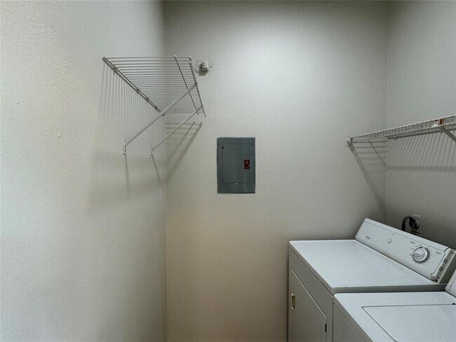 Building Photo - 6500 Harbor Town Dr