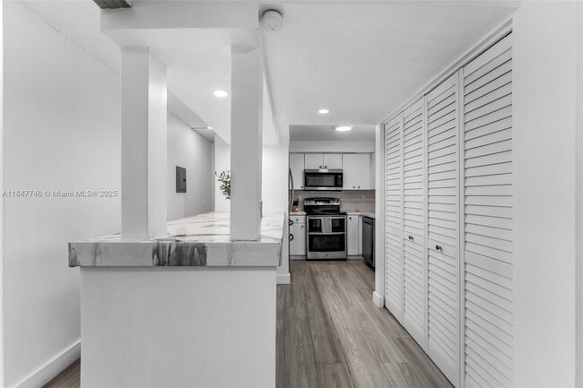 Building Photo - 6608 SW 114th Ave