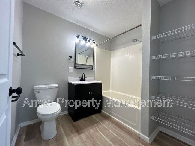 Building Photo - 1013 14th St