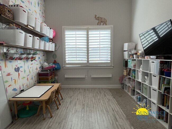 Building Photo - Efficient Solar 4-Bedroom Home in Navarre’s La Fontaine Gated Community with Deeded Beach Access!