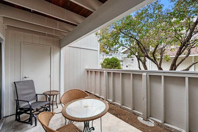 Building Photo - Fully Furnished 1BR/1BA Condo in Carson City