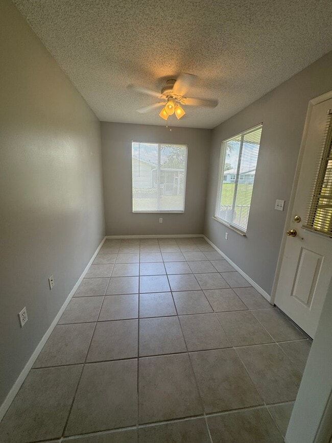 Building Photo - Charming 2/1 Home in Oak Run 55+ Community...