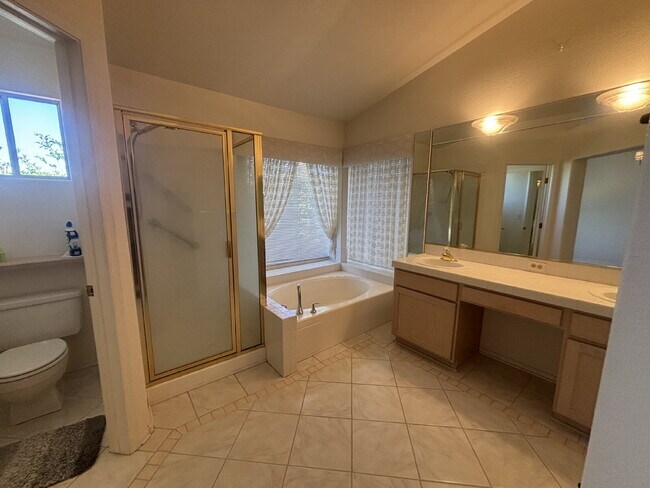 Building Photo - 3 Bed 2 1/2 Bath Water Front Home in Desert Shores