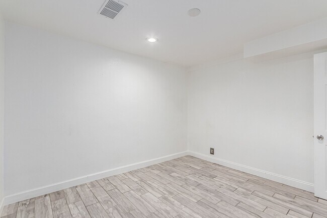 Building Photo - 1175 Dayton St