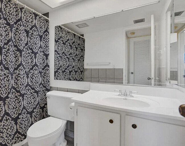 Building Photo - 4047 NW 16th St