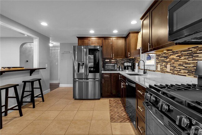 Building Photo - 169 Calvin Ct N
