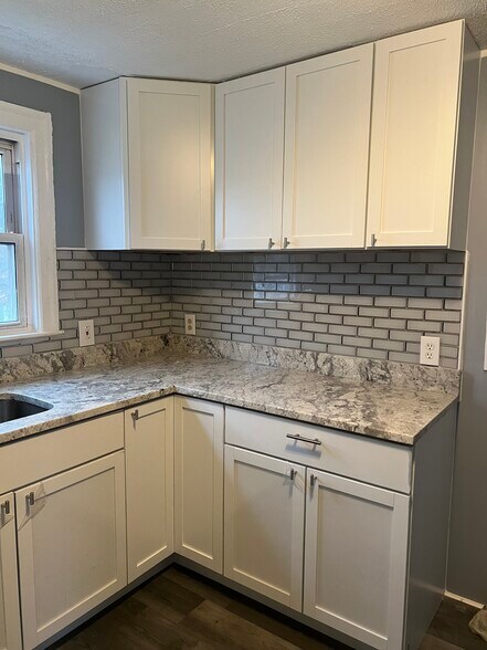 Building Photo - 70 Clifford St