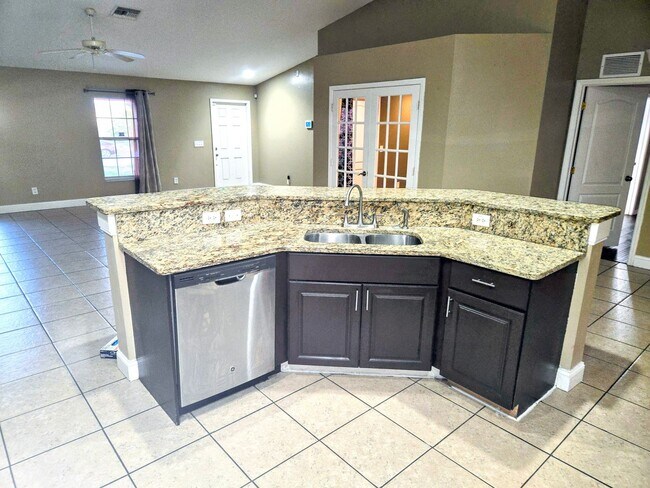 Building Photo - Price Improved!!!!-Large Family Home-Great...