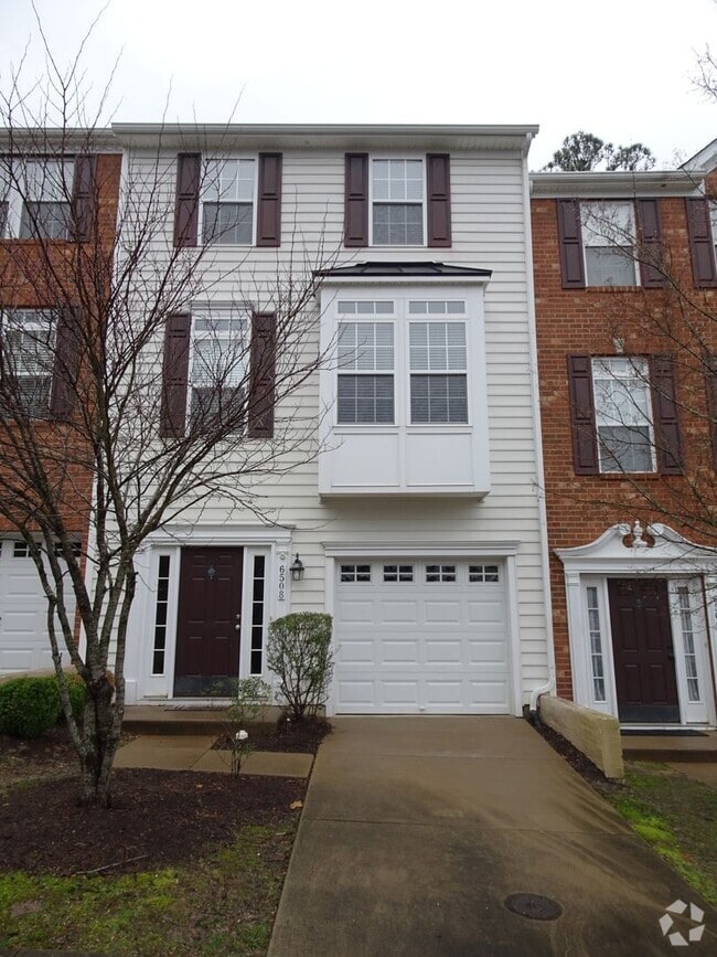 Building Photo - 4 Bedroom 3.5 Bath 3 Story Townhome for Re...