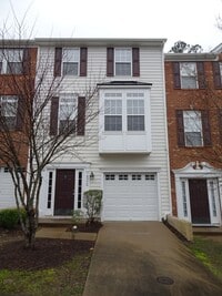 Building Photo - 4 Bedroom 3.5 Bath 3 Story Townhome for Re...