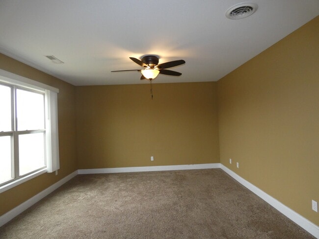 Building Photo - 627 N Edgemere Dr