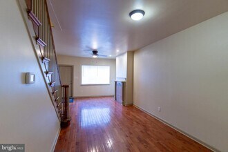 Building Photo - 2022 S Opal St