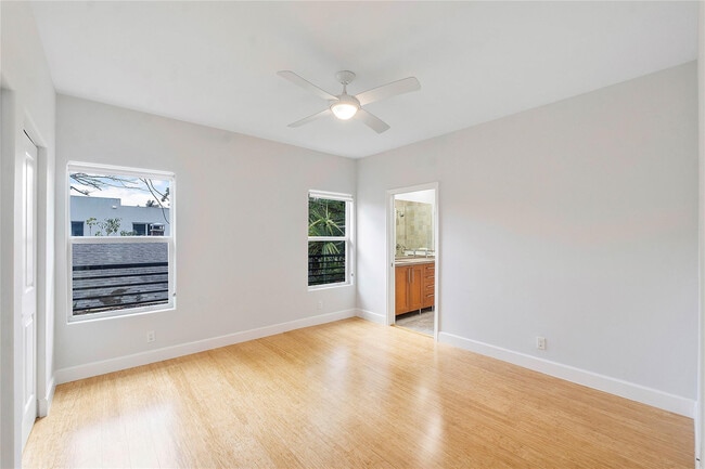 Building Photo - 825 NE 17th Way