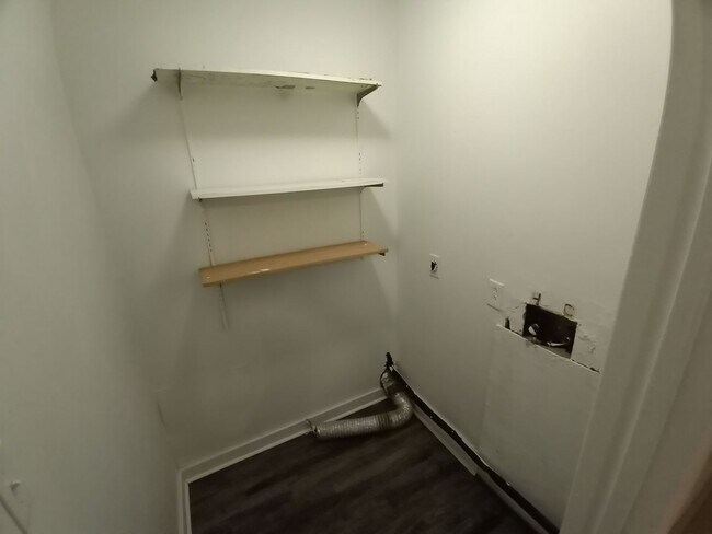 Building Photo - Three bedroom two and one half bath end unit townhome