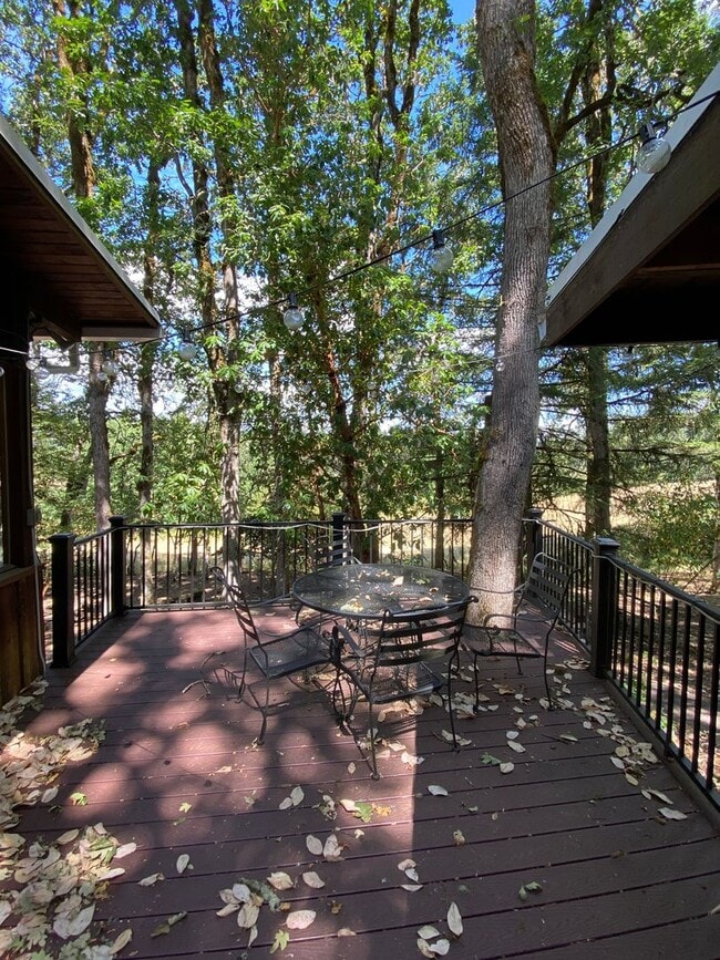 Building Photo - ALL UTILITIES INCLUDED! ~ 3 Bedroom 1 Bath