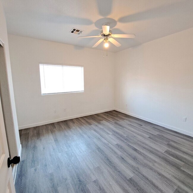 Building Photo - Manzanita Condominium:  Three Bedroom Avai...