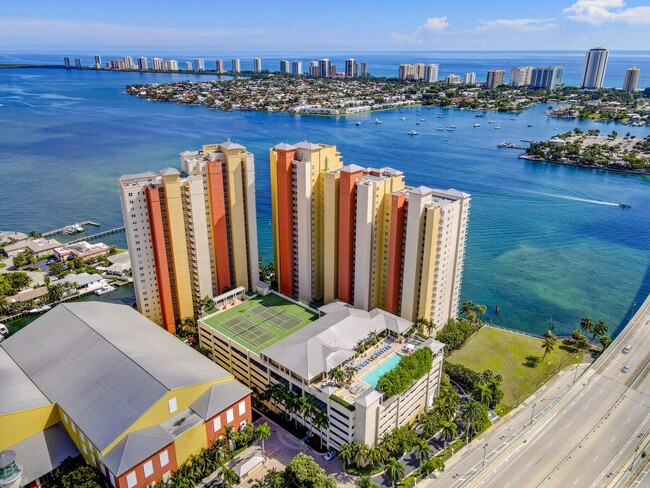 Building Photo - 2640 Lake Shore Dr