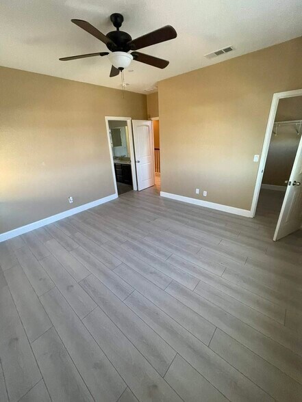 Building Photo - 880 Willow Bridge Dr