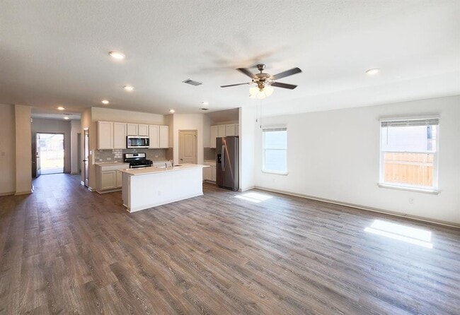 Building Photo - 120 Sweetwater Crk Ln