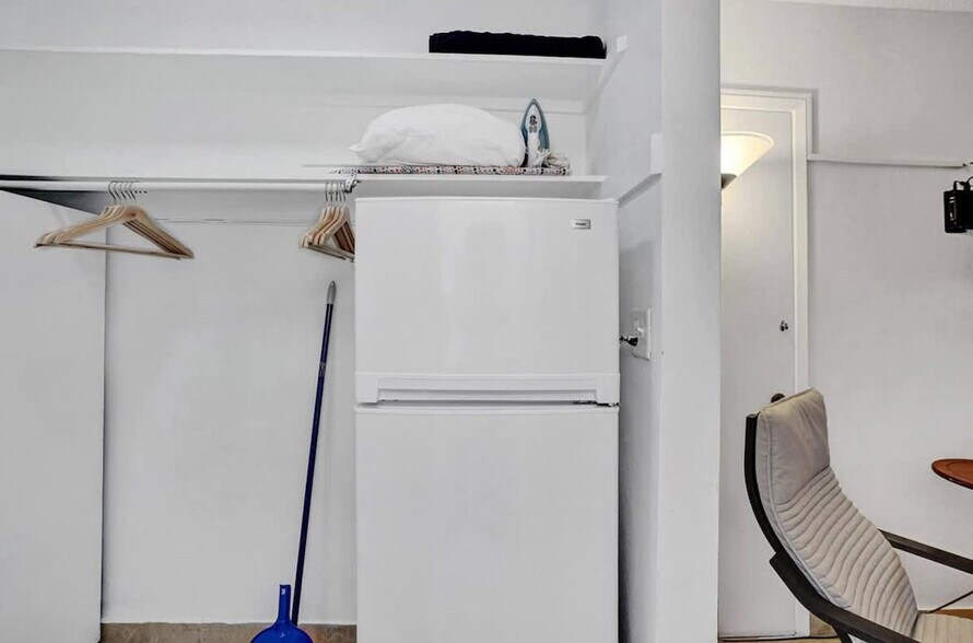 Building Photo - 3215 NE 7th St