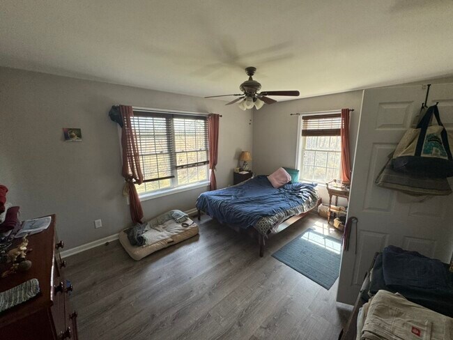 Building Photo - 695 Old Leetown Pike