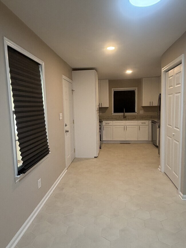 Building Photo - 120 Pinewood Dr