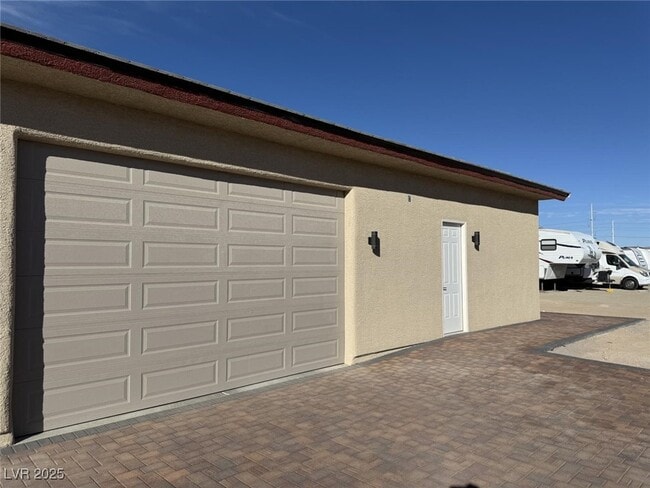 Primary Photo - 8500 Rocky Ave