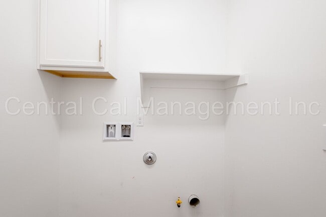 Building Photo - 4 Bedroom/2 Bath Home with Paid Solar - $2995 Per Month!
