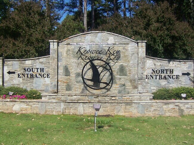 Building Photo - 4 Bedroom home Keowee Key Community