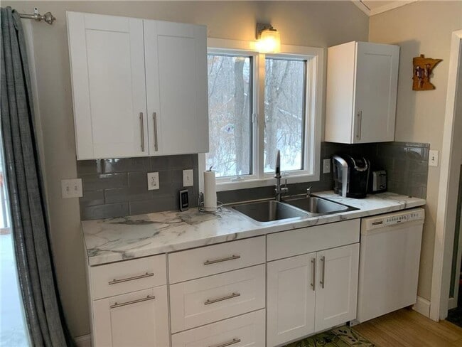 Building Photo - 4 Bedrooms, 2 Bathrooms Single Family Home in Baxter, MN 2 car garage, on a large corner lot