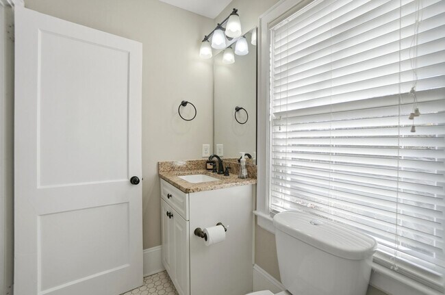 Building Photo - Historic Wesley Heights Home | Walkable to Uptown | 2 Primary Suites