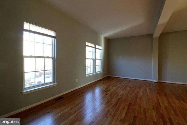 Building Photo - 2581 Sutters Mill Dr