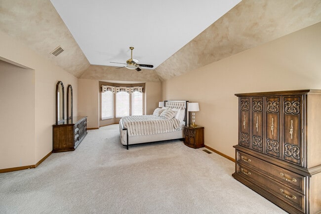 Building Photo - 15538 Royal Glen Ct