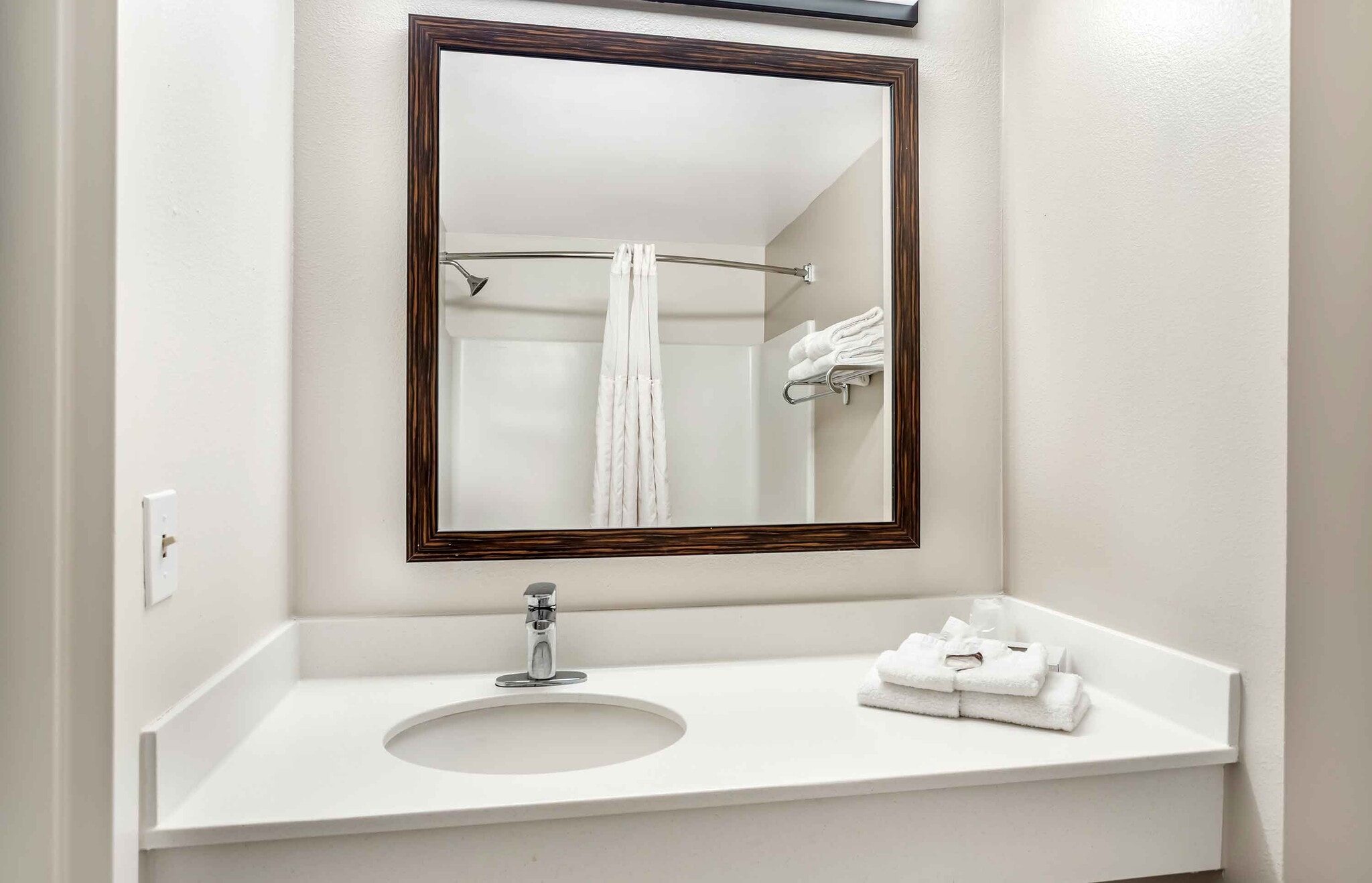 Building Photo - Furnished Studio-Long Island - Melville