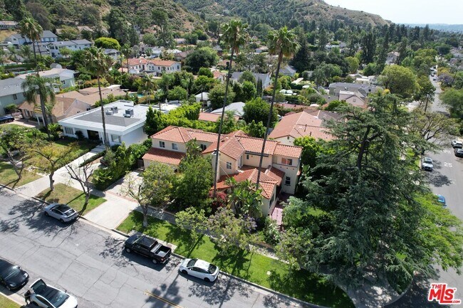 Building Photo - 1861 W Mountain St