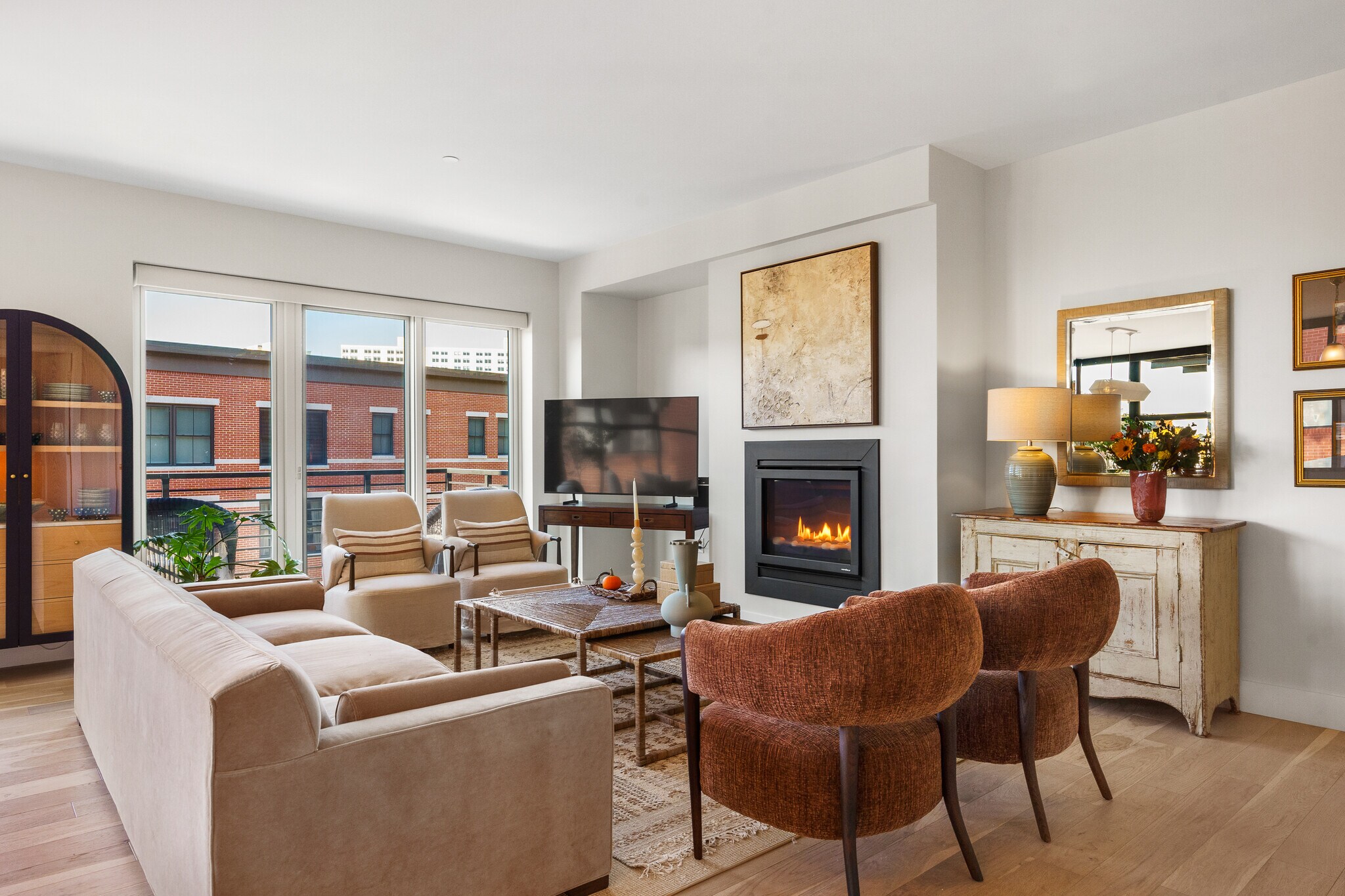 Building Photo - 383 Commercial St