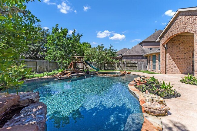 Building Photo - 10126 Springfield Ridge Dr