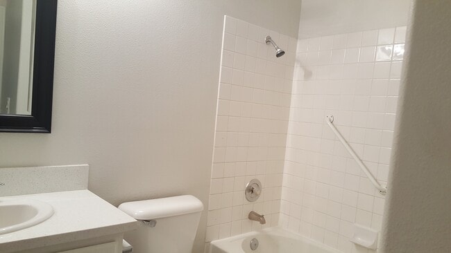 Building Photo - Adorable Home with 3 beds, 2 bath plus a P...